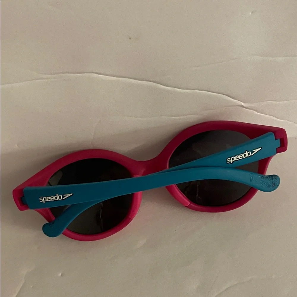 Speedo Vibrant Pink and Blue Sunglasses. Polarized lens, floating frame, age 3